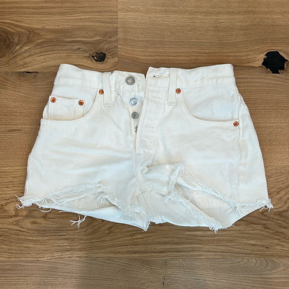 Levi’s white denim shorts